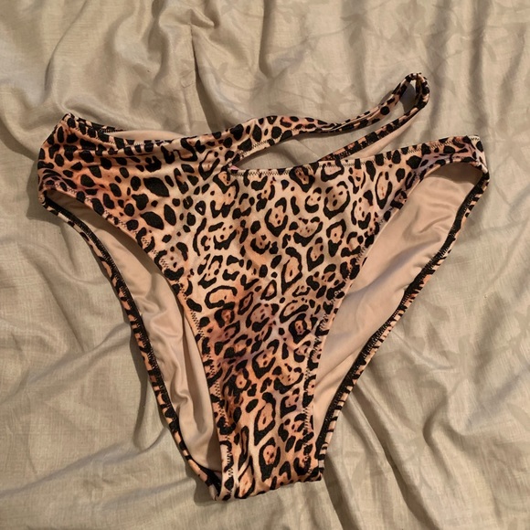 Victoria’s Secret Lagos Cut Out High Waisted Bikini Set, leopard print, 2 sizes - Picture 6 of 7